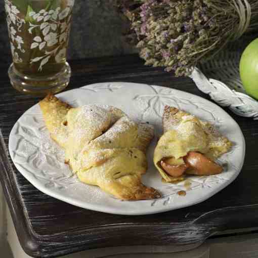 Calzone with caramelized apples