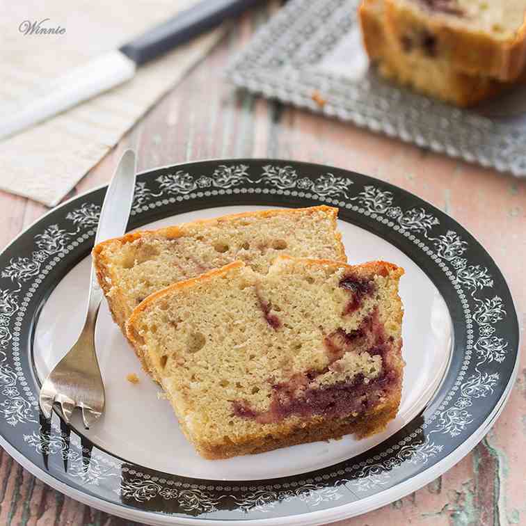 Vanilla Cake with Fruit jam