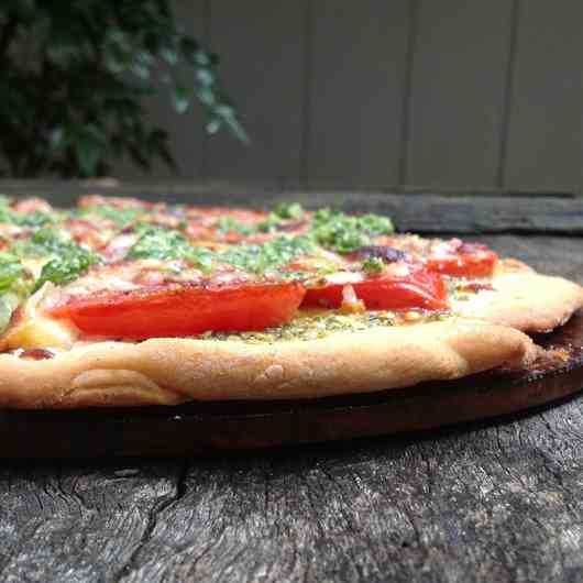 Mozzarella, Tomato & Basil Pizza