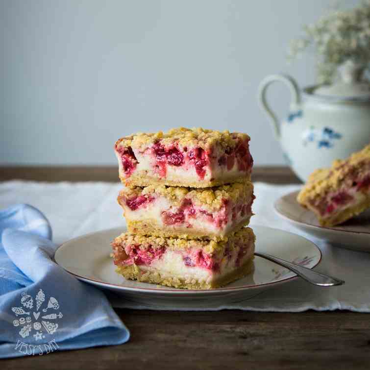 Strawberry crumb bars