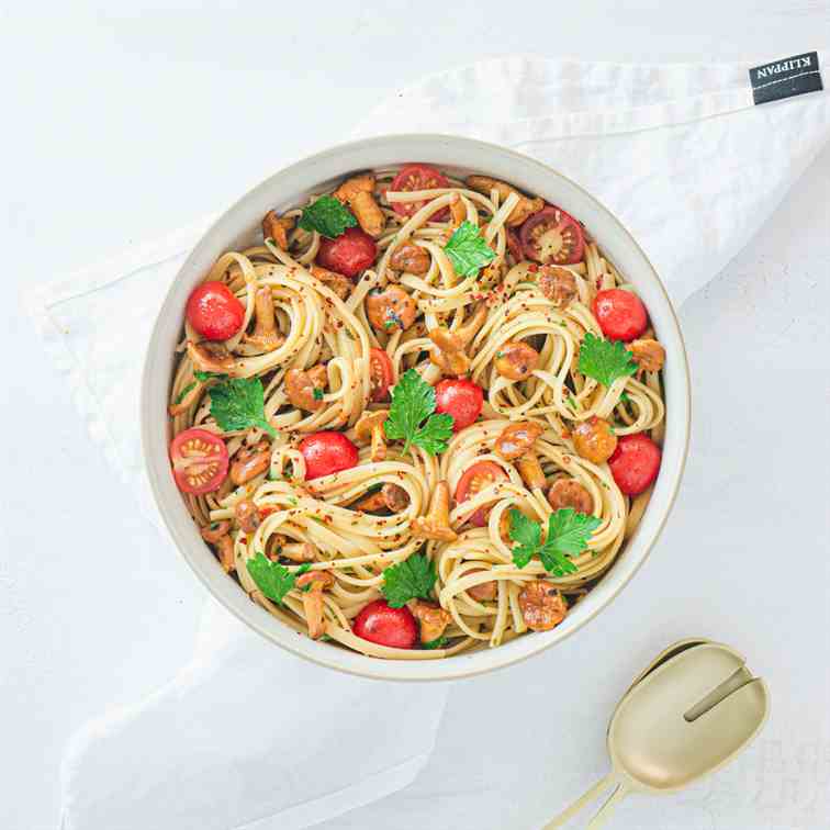 Linguine with Chanterelle Mushrooms