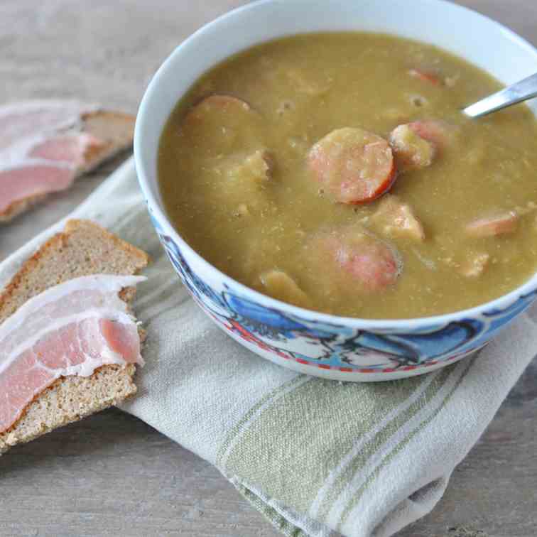 Granny's rich split pea soup