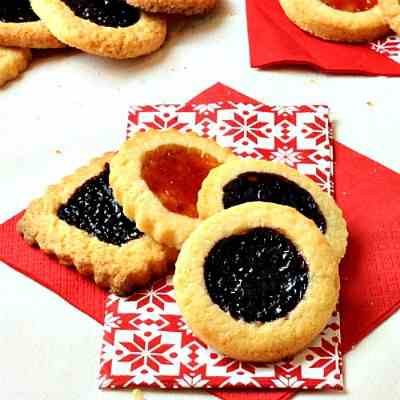 Butter cookies filled with jam