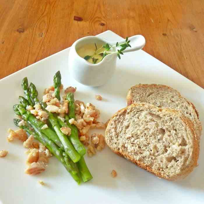 Asparagus with Flaked Smoked Trout