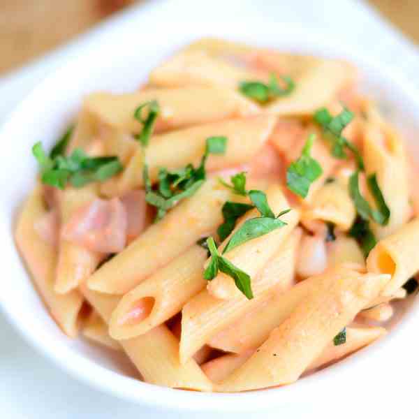 Pasta in Roasted Garlic Cream Sauce