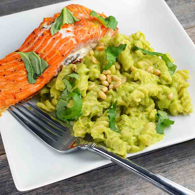 Creamy Avocado Pesto Pasta