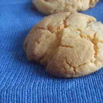 Custard and White Chocolate Cookies