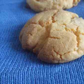 Custard and White Chocolate Cookies