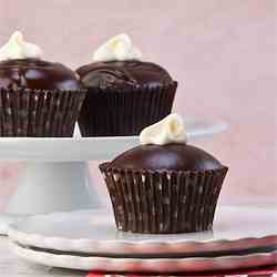 Gooey Filled Chocolate Cupcakes