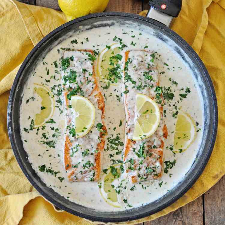 Creamy Lemon and Garlic Salmon Skillet