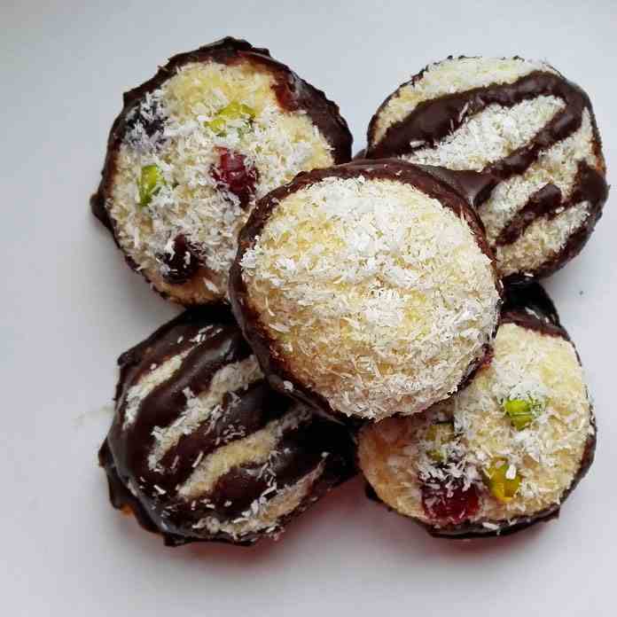 Raw Vegan Coconut Macaroons