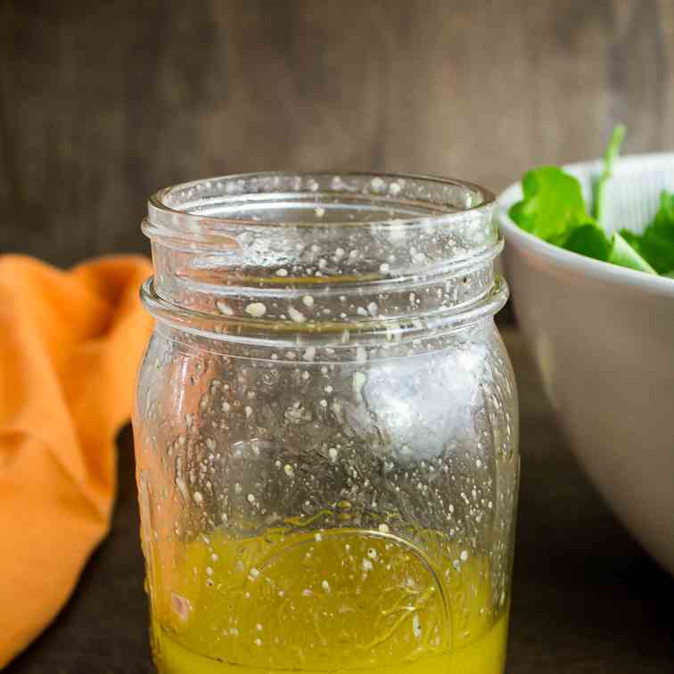 5 Minute Honey Dijon Vinaigrette