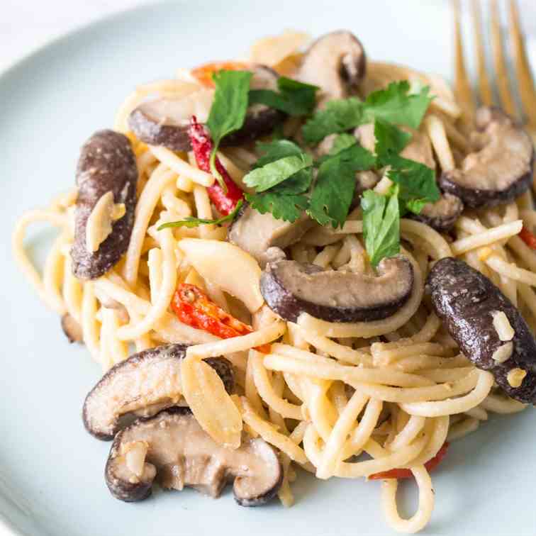 Miso Tahini Shiitake Mushroom Spaghetti