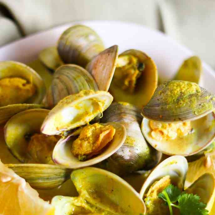 Coconut Curry Drunken Clams