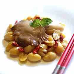 Stir fry abalone mushroom with ginkgo nuts