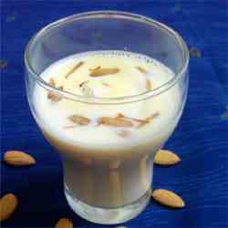 Badam Doodh