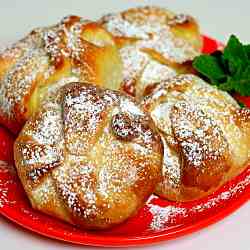 Sweet Cheese and Raisin Pastries