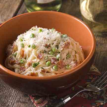 Creamy Linguine with Bacon and Peas 