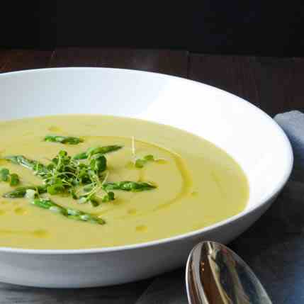 creamy asparagus sunchoke soup