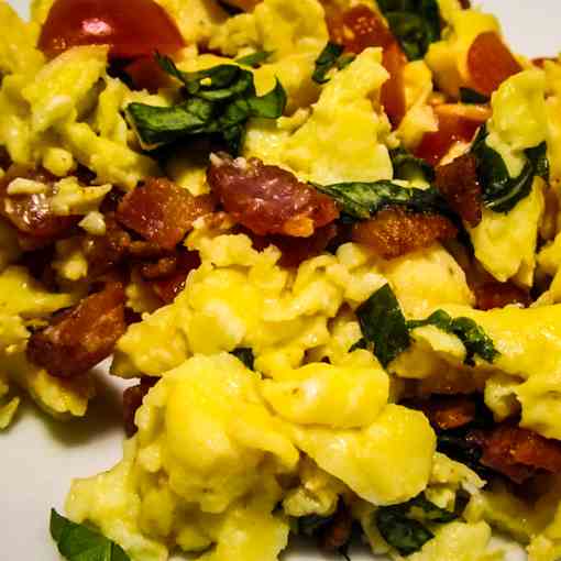 Scrambled Eggs With Bacon and Coconut Oil