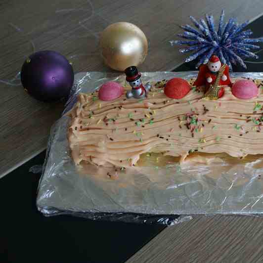 Christmas log with strawberry tagada