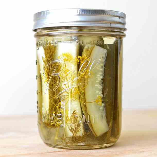 Small Batch Crunchy Dill Pickles