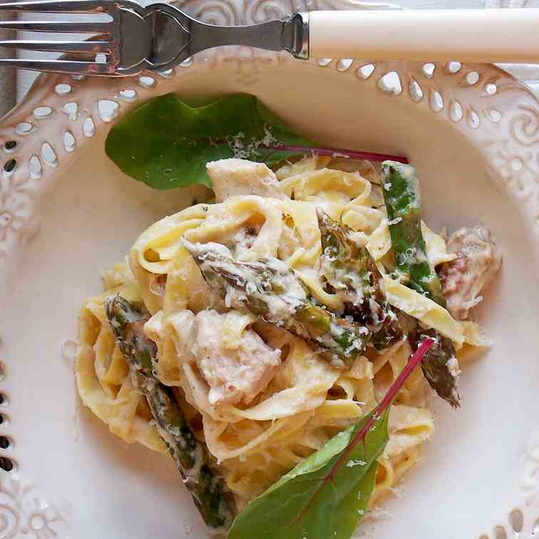 Fettuccine Alfredo with chicken