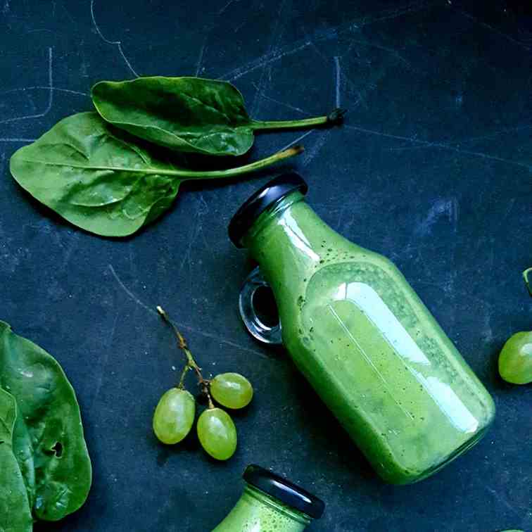 Grape-spinach smoothie 