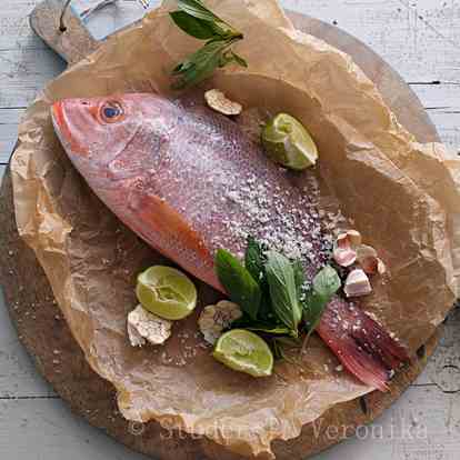 Red snapper with lime, garlic and basil