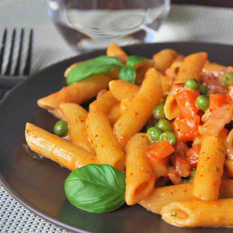 Macaroni and cheese tomato sauce