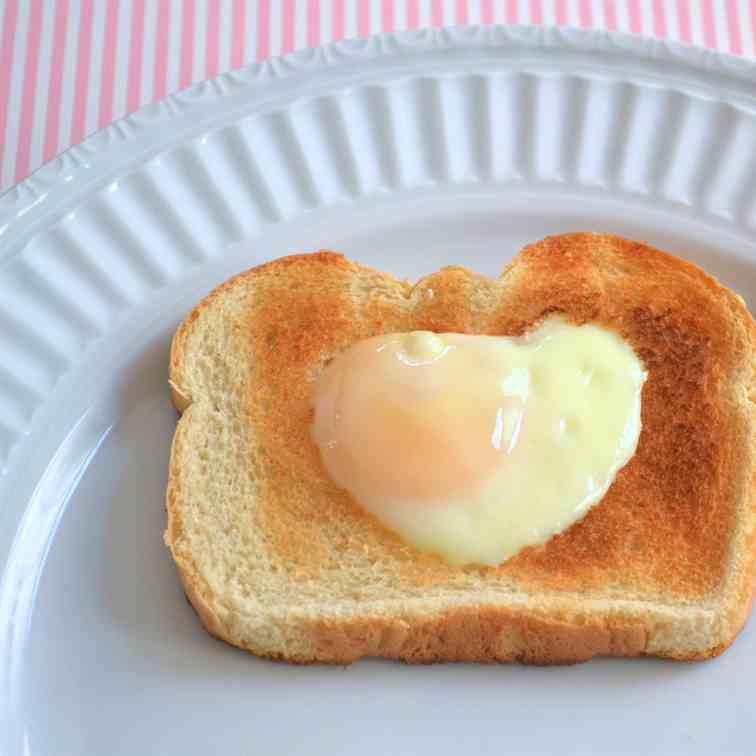 Sunny Side Up Egg in Toast