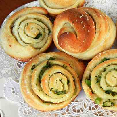 Chive, Garlic and Herb Rolls