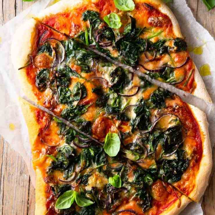 Spinach Pizza with Gorgonzola - Red Onion
