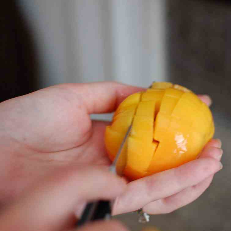 How to dice a peeled peach