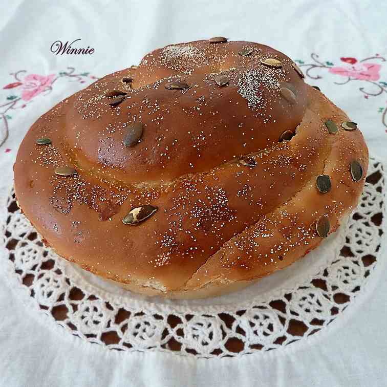 Spelt challah and rolls