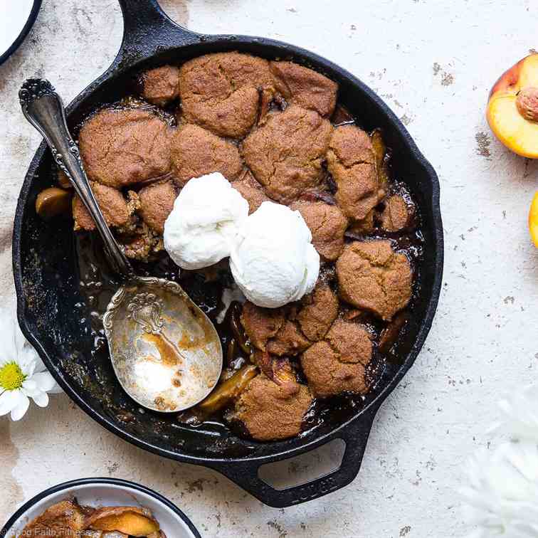 Paleo Vegan Peach Cobbler Crumble