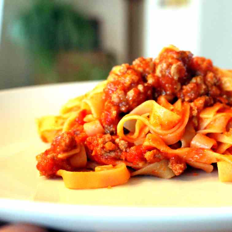 Tagliatelle with Capsicum-Meat Sauce