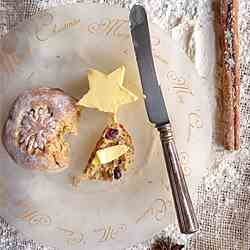 Spicy Buns with Dried Cranberries