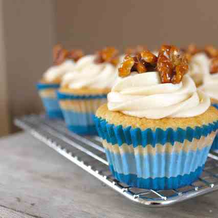 Vanilla Cupcakes with Maple and Walnut