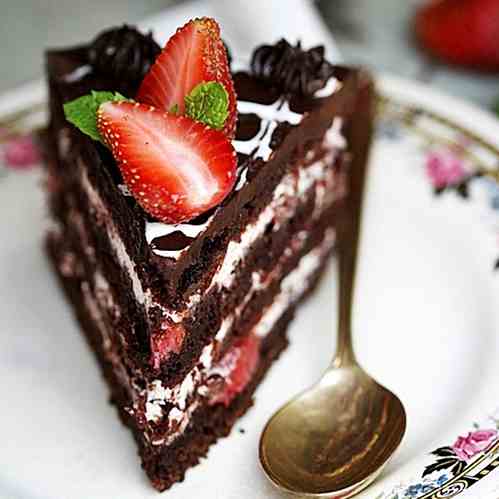 Layered Choc & Strawberry Cake {Eggless}