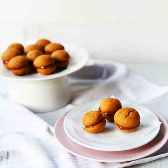 Peppernut macarons