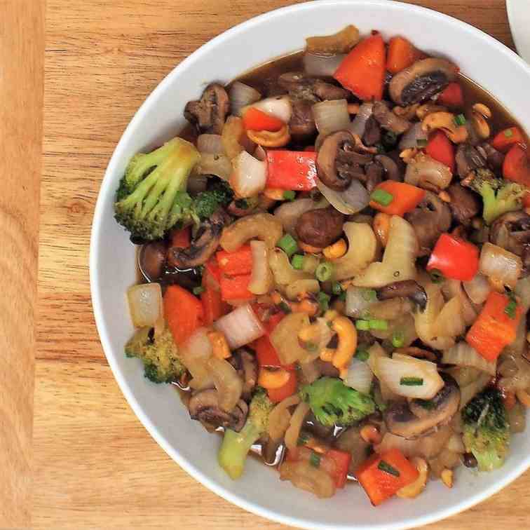 Mushroom Stir Fry with Toasted Cashews