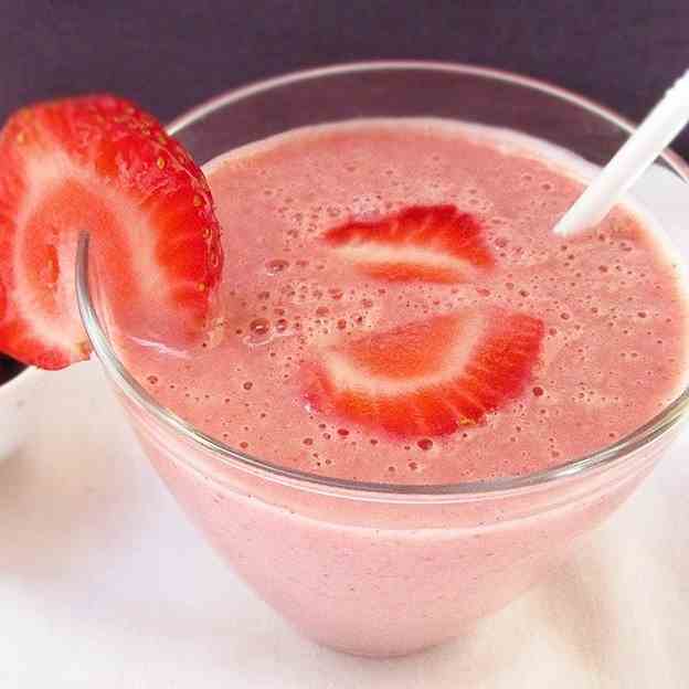 Vegan Strawberry Banana Smoothie Recipe