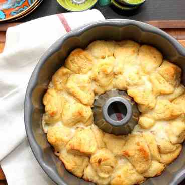 Cheesy Garlic Monkey Bread