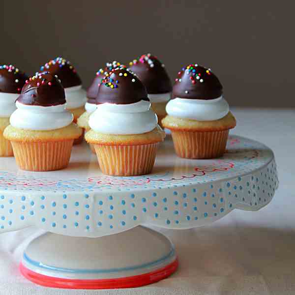 Mini hi-hat cupcakes