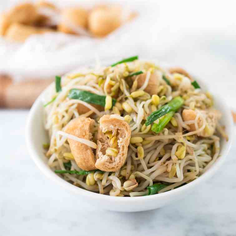 Mung Bean Sprouts Stir-Fried with Tofu