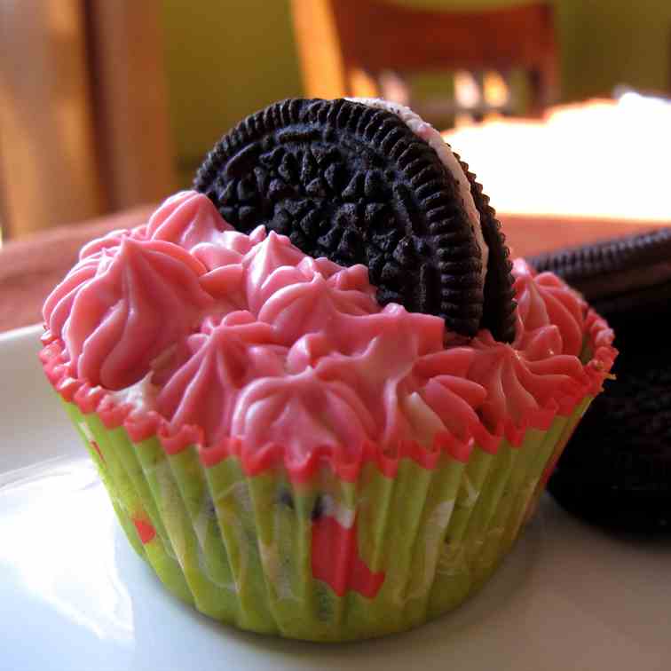 Peppermint Oreo Cupcakes