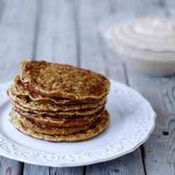 Oat pancakes with creamy apple sauce