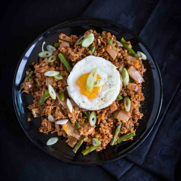 Kimchi buckwheat with tuna and asparagus