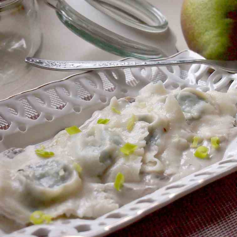 Ravioli with goat cheese and spinac